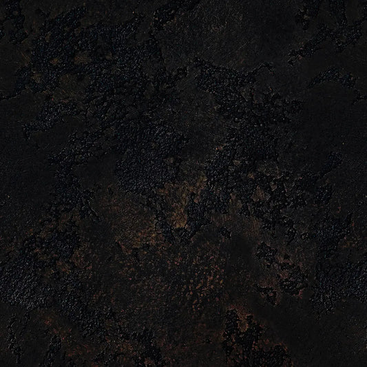 Selbstklebende Tapete Dunkle Strukturbetonoptik – Burnt Concrete mit rauer, industrieller Oberfläche für moderne Wandgestaltung im Industrial-Stil.