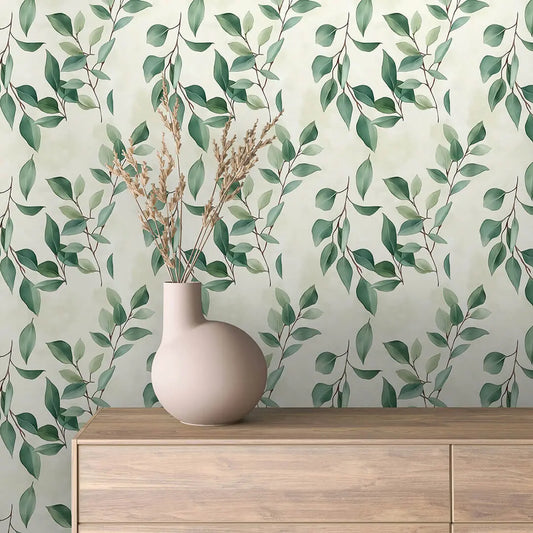 Blumentapete Grün & Sand – Modern – Stilisierte Eukalyptuszweige in frischen Grüntönen auf sandfarbenem Grund schaffen ein