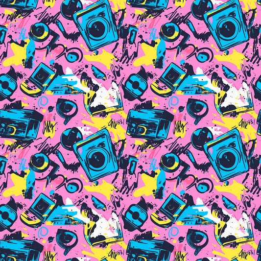 Gaming Tapete Retro Pop Cam – Retro-Muster mit Analogkameras, Vinyl-Platten und Graffiti-Schriftzuegen in Pink und Tuerkis