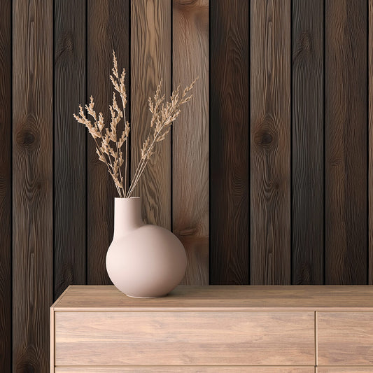 WOOD 0033 – Dunkler Wandbelag aus thermobehandeltem Kiefernholz. Tiefe Brauntöne, lebendige Maserung und vertikale Eleganz für ausdrucksstarke Raumgestaltungen.