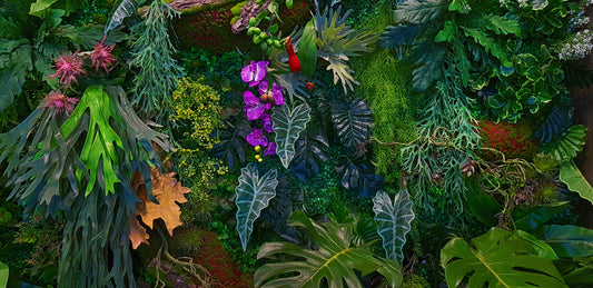 Tapete Wild Eden  dichter Dschungel-Look mit tropischen Highlights  exotisch & detailreich  Design by Pimp My Wall