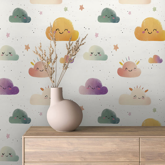 Bunte Wolken-Tapete mit süßen Gesichtern & Sternen – PVC-frei, selbstklebend, Made in Germany, ideal fürs Babyzimmer, mit schnellem Versand. 