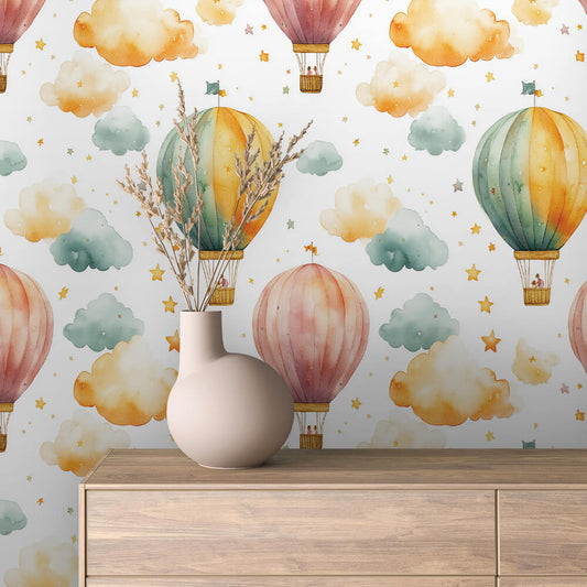 Kinderzimmer-Tapete mit Heißluftballons & Wolken im Aquarell-Stil  PVC-frei  selbstklebend Made in Germany ◾ Ideal fürs Babyzimmer ◾Lieferzeit 2-4 Werktage