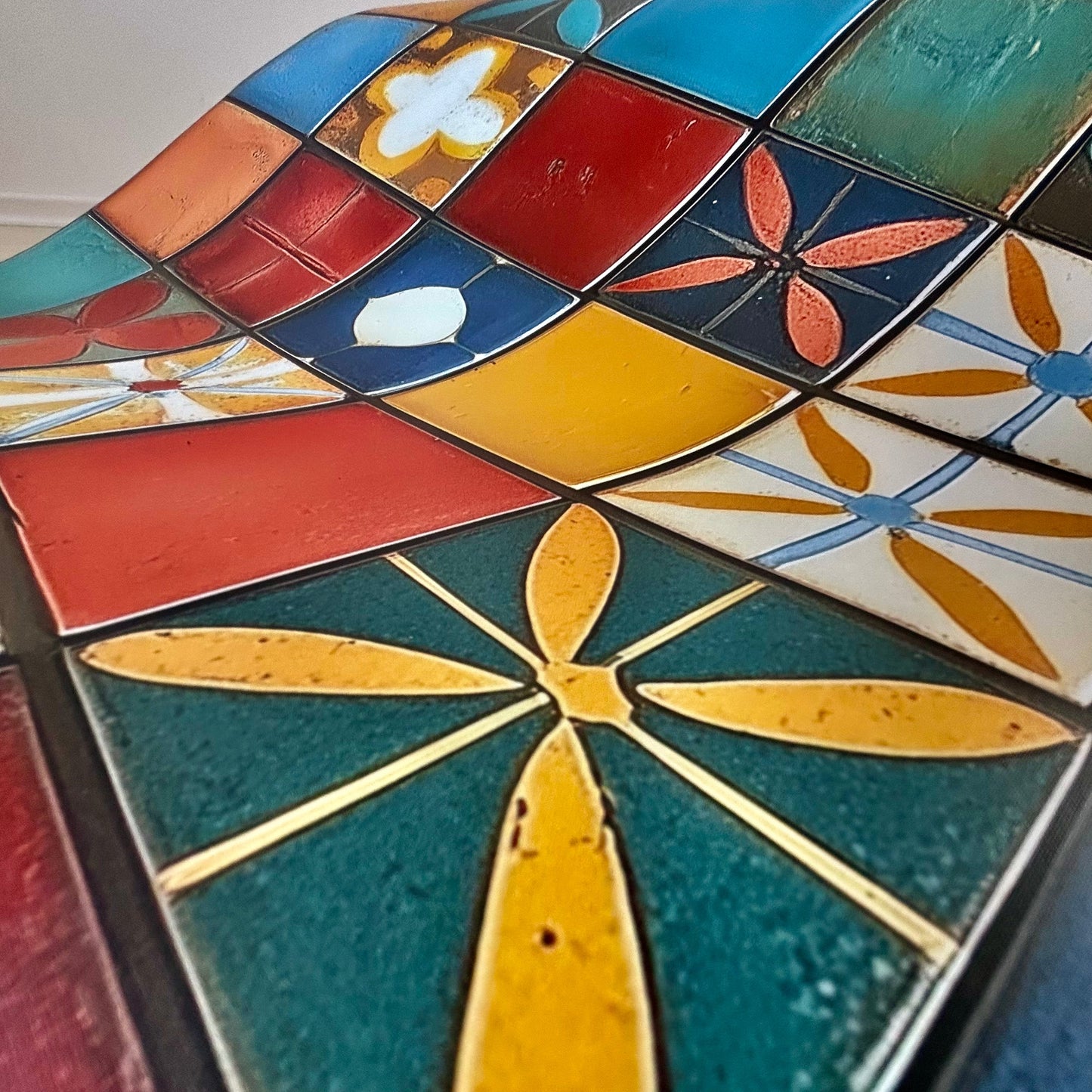 Tapetenrolle mit Fliesenmuster