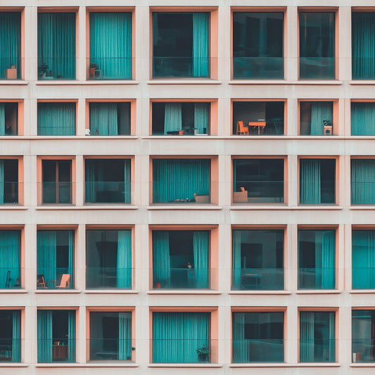 Fototapete von Einzelwohnungen mit blauen Gardinen
