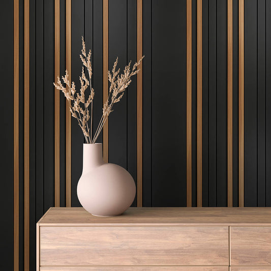 WOOD 0036 – Moderner Wandbelag mit schmalen Eichenleisten und schwarzen Rillen. Für architektonisch klare Räume mit natürlicher Wärme und stilvoller Tiefe.