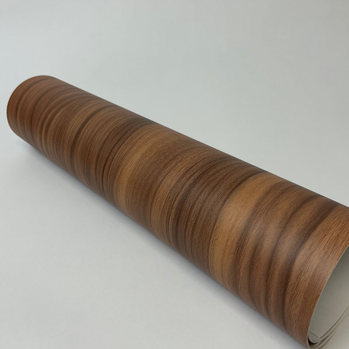 Selbstklebende Tapete in Holzoptik