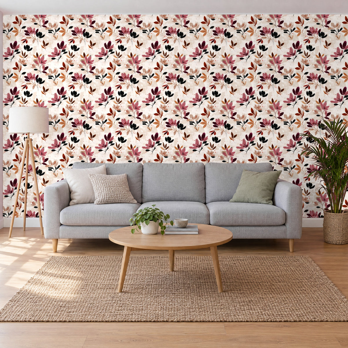 Blumentapete Beige mit Zweigen in Bordeaux als Akzentwand im Wohnzimmer hinter dem Sofa (Raumvisualisierung)