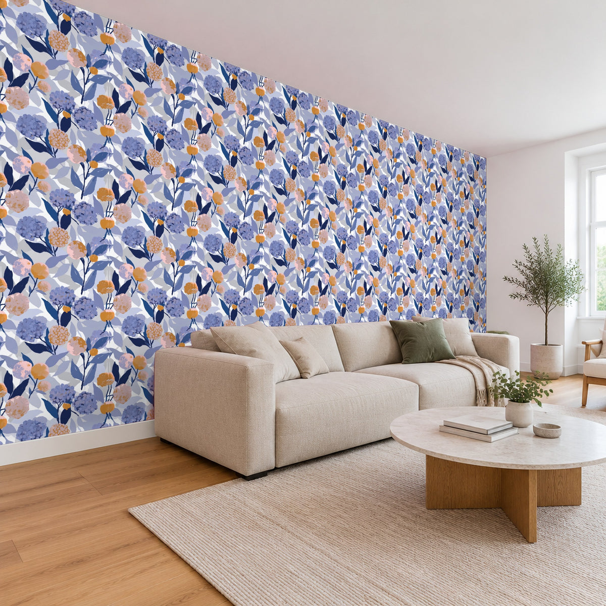 Blumentapete – Blaue Hortensien mit Orangen im Wohnzimmer, Schrägansicht (Raumvisualisierung)