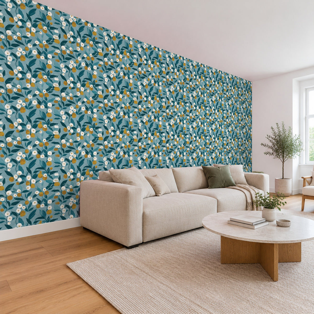 Blumentapete – Weiße Blüten und Zitrusfrüchte auf Petrol im Wohnzimmer, Schrägansicht (Raumvisualisierung)