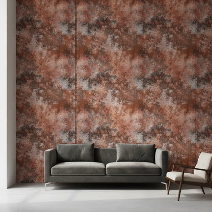 Metallic Tapete Wolkenrost Patina – Grossformatige Metallpaneele mit weicher, wolkiger Patina-Textur in Rosa-Rost-, Grau- ...