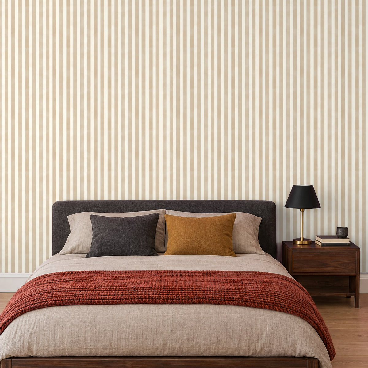Streifentapete Beige Pur im Gästezimmer – Raumvisualisierung mit dem Originaldruck, selbstklebend | Pimp My Wall