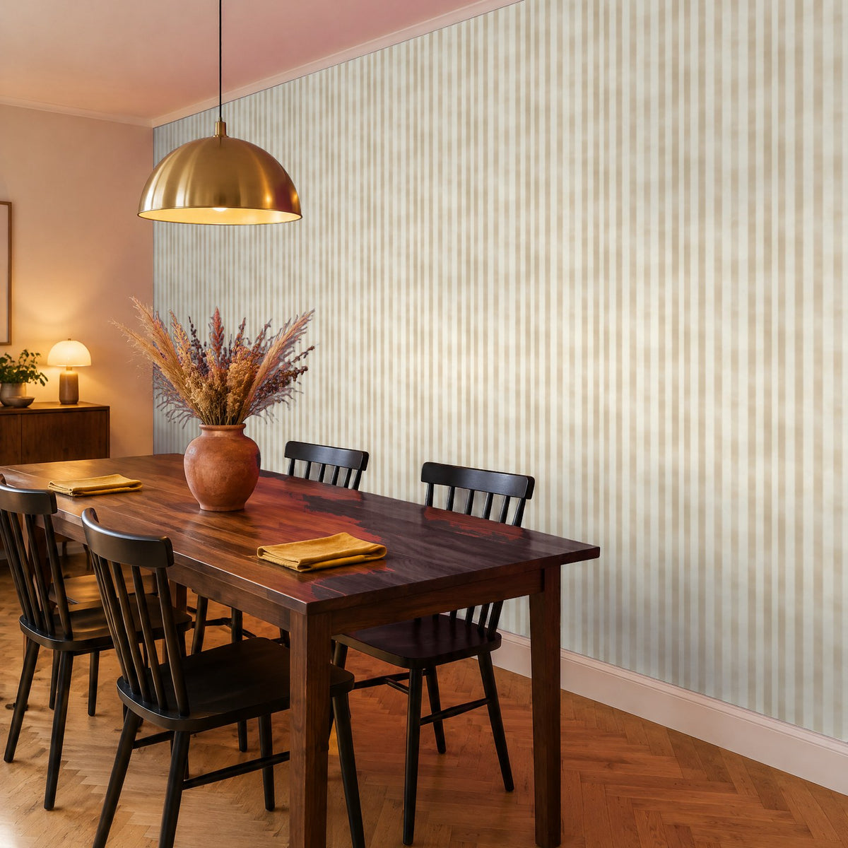 Streifentapete Beige Klassisch im Esszimmer – Raumvisualisierung mit dem Originaldruck, selbstklebend | Pimp My Wall