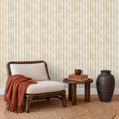 Streifentapete Beige Klassisch in der Leseecke – Raumvisualisierung mit dem Originaldruck, selbstklebend | Pimp My Wall
