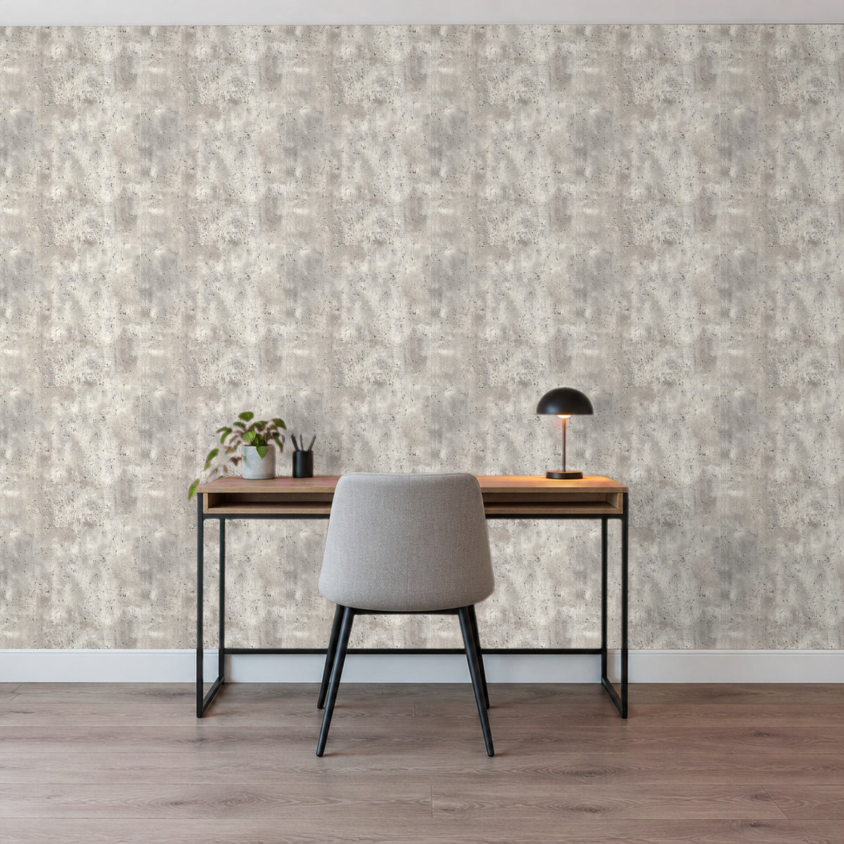 Tapete Betonoptik – Rauer Industriebeton im Homeoffice hinter dem Schreibtisch (Raumvisualisierung)