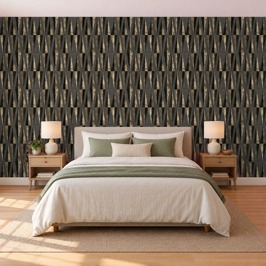 Tapete Schwarz Gold – Geometrische Dreiecke im Schlafzimmer hinter dem Bett (Raumvisualisierung)