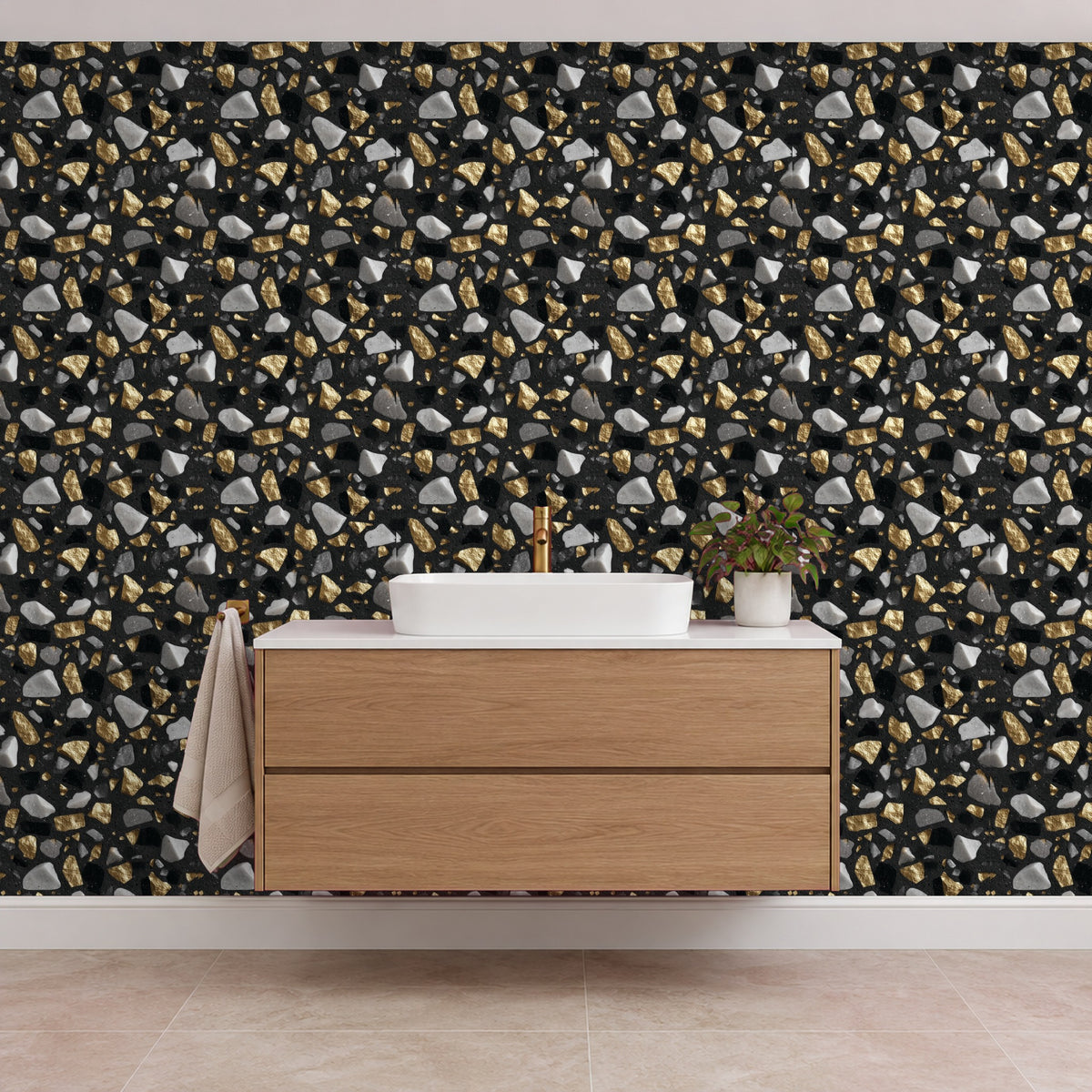 Terrazzo Tapete – Schwarz mit Gold und Marmor im Bad hinter dem Waschtisch (Raumvisualisierung)
